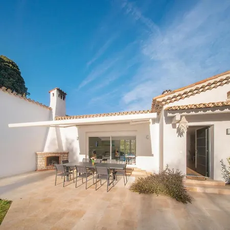 Amazing In With Private Swimming Pool, Be Inside Or Outside *